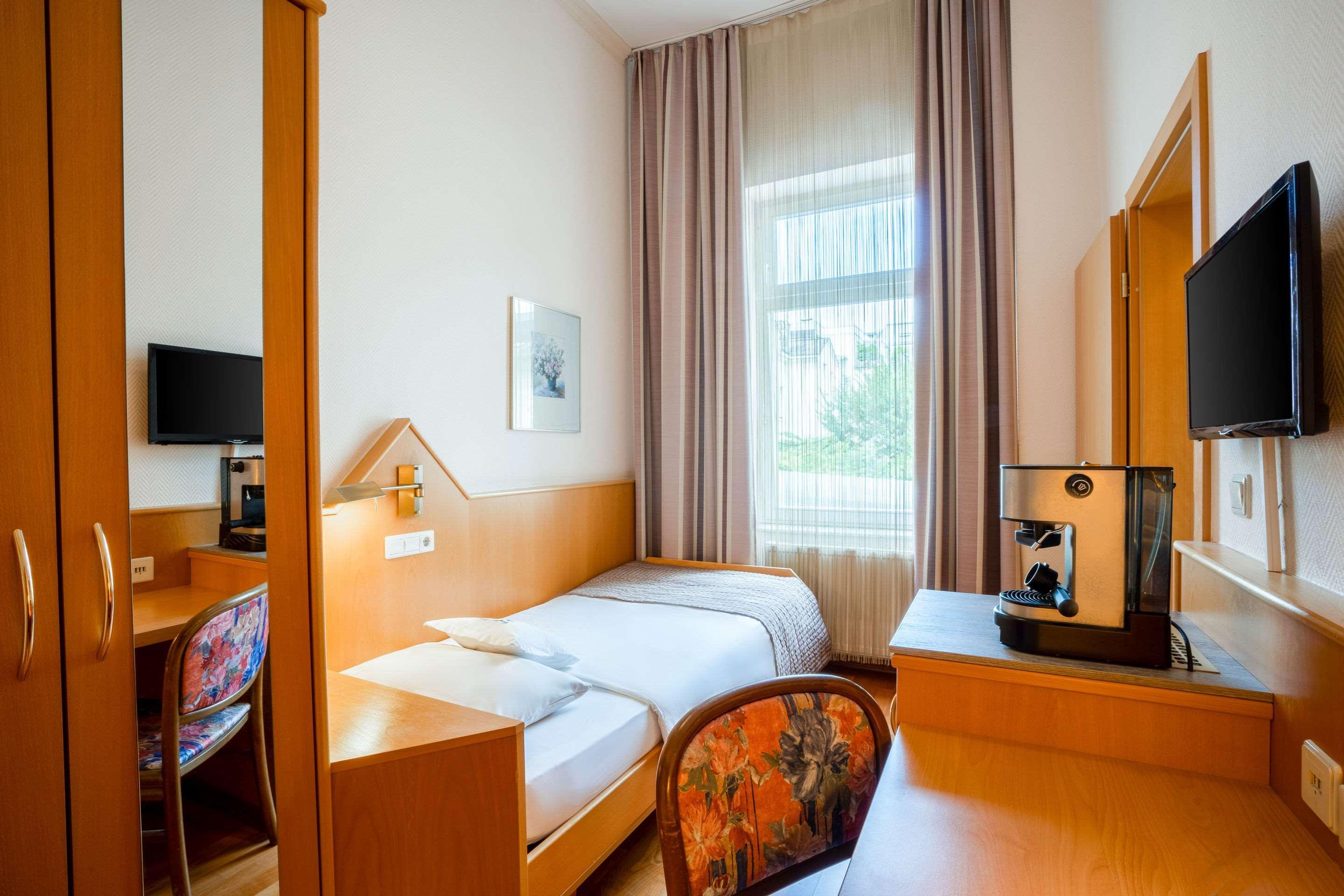 Komfort Hotel Am Kurpark Бад-Хомбург-фор-дер-Хёэ Экстерьер фото