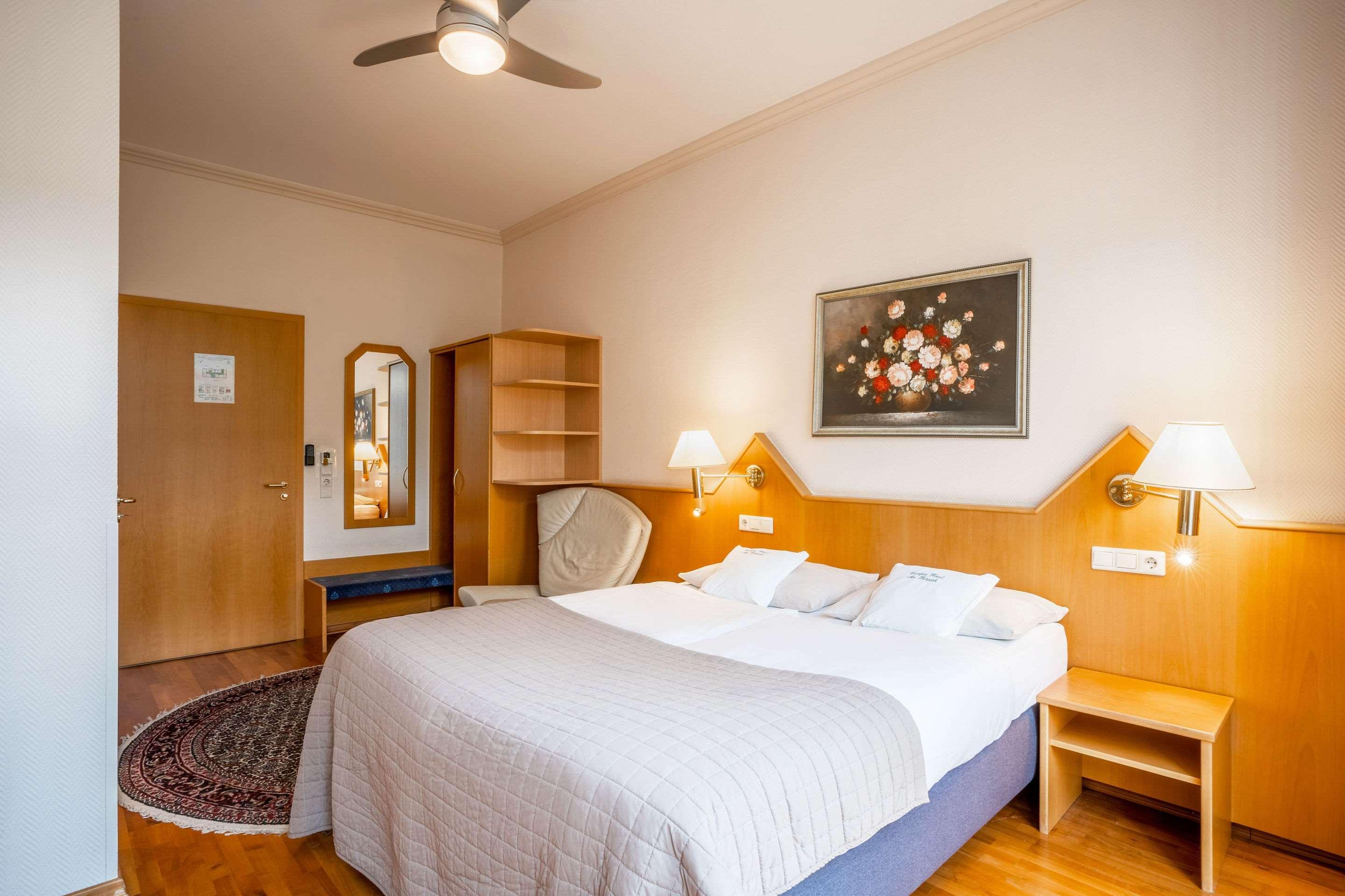 Komfort Hotel Am Kurpark Бад-Хомбург-фор-дер-Хёэ Экстерьер фото