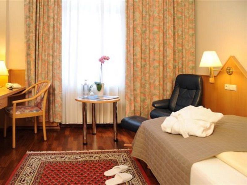 Komfort Hotel Am Kurpark Бад-Хомбург-фор-дер-Хёэ Экстерьер фото